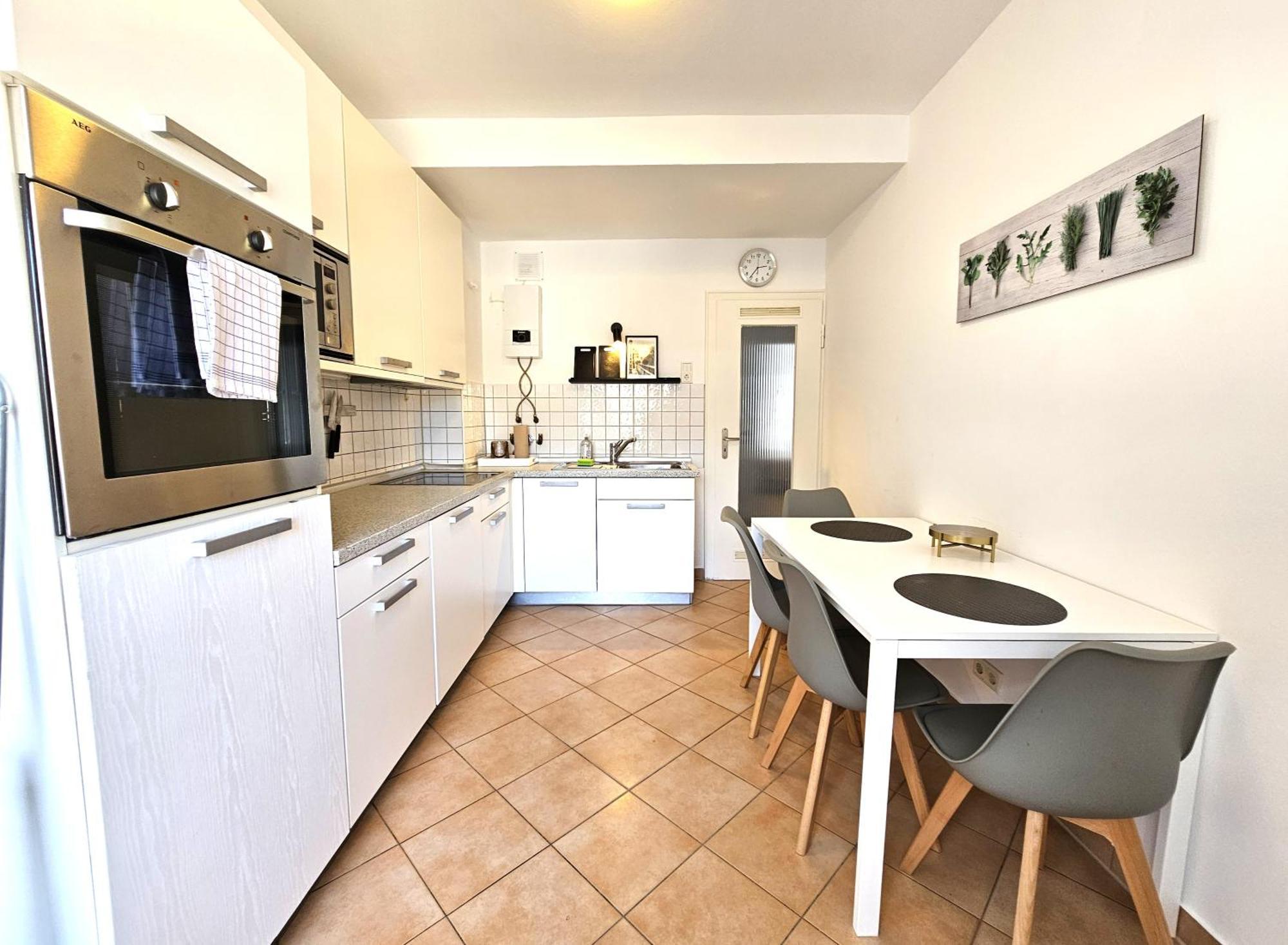 Old Town Apartment *